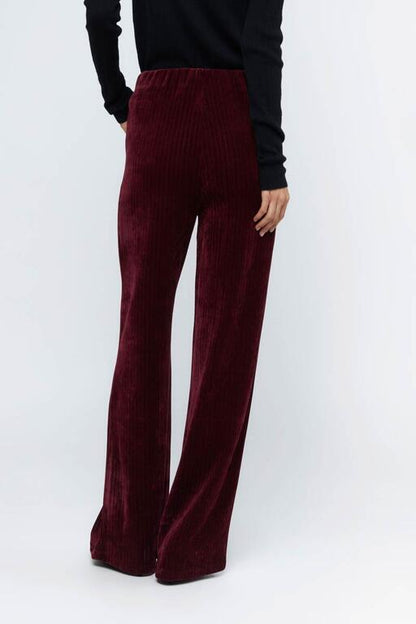 Pantalón_de_traje_pana_de_terciopelo_burdeos