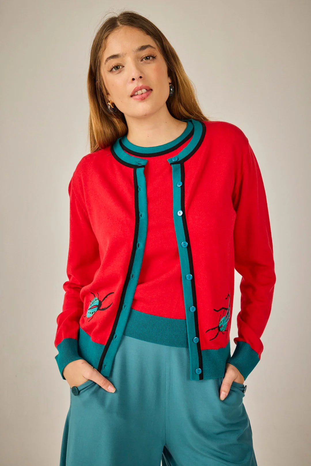 Conjunto de punto de dos piezas rojo y turquesa