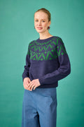 Jersey azulón con greca verde