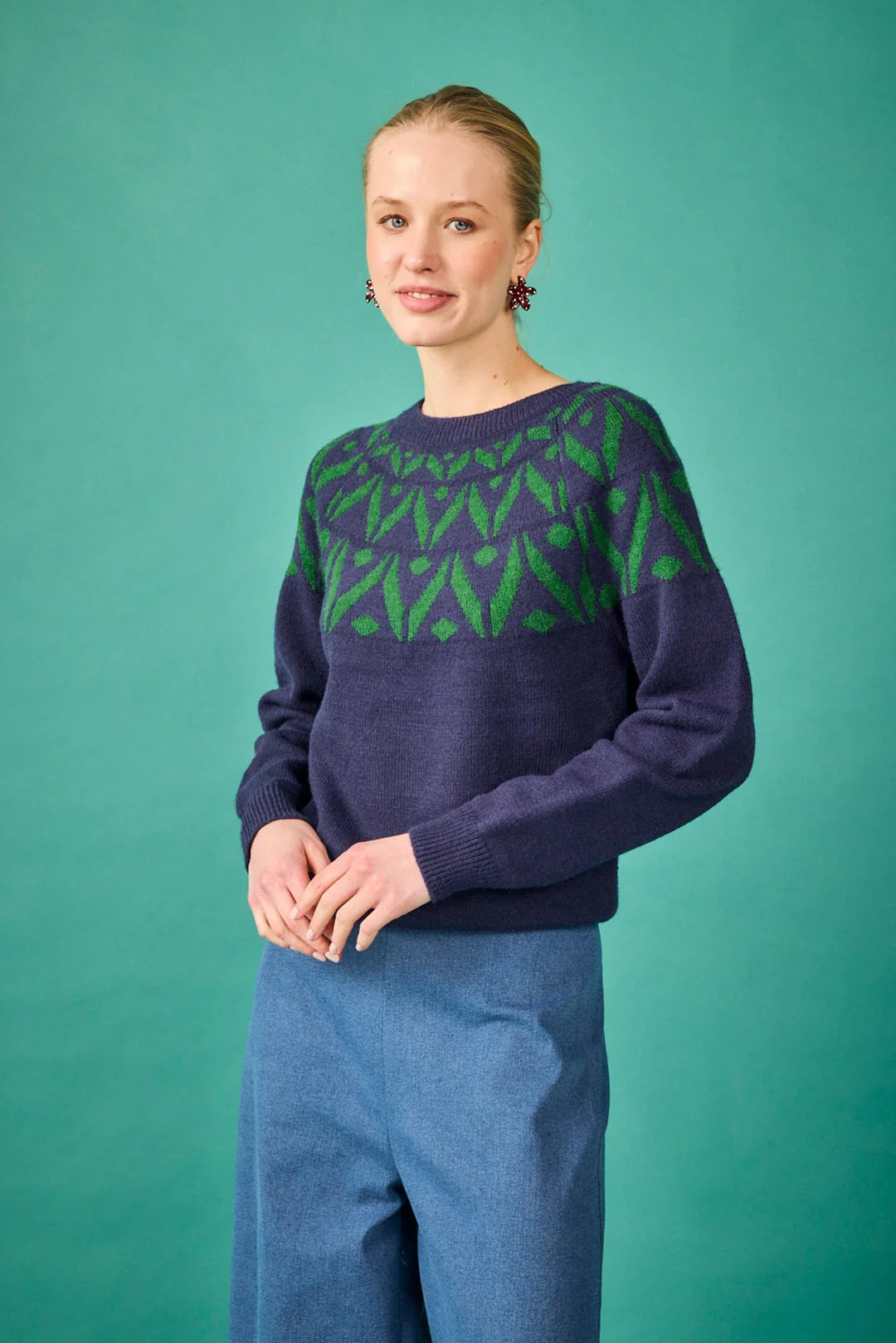 Jersey azulón con greca verde