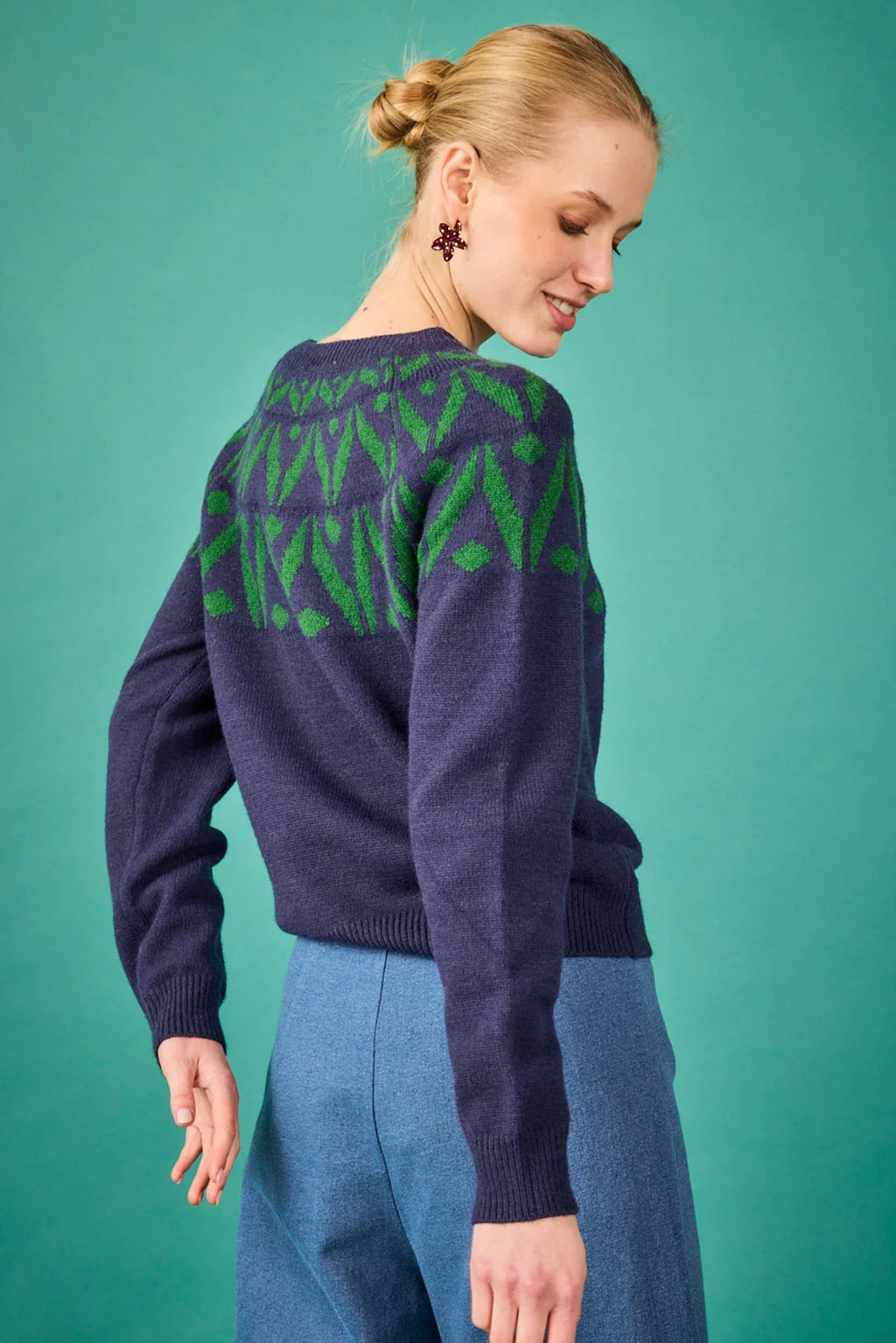 Jersey azulón con greca verde