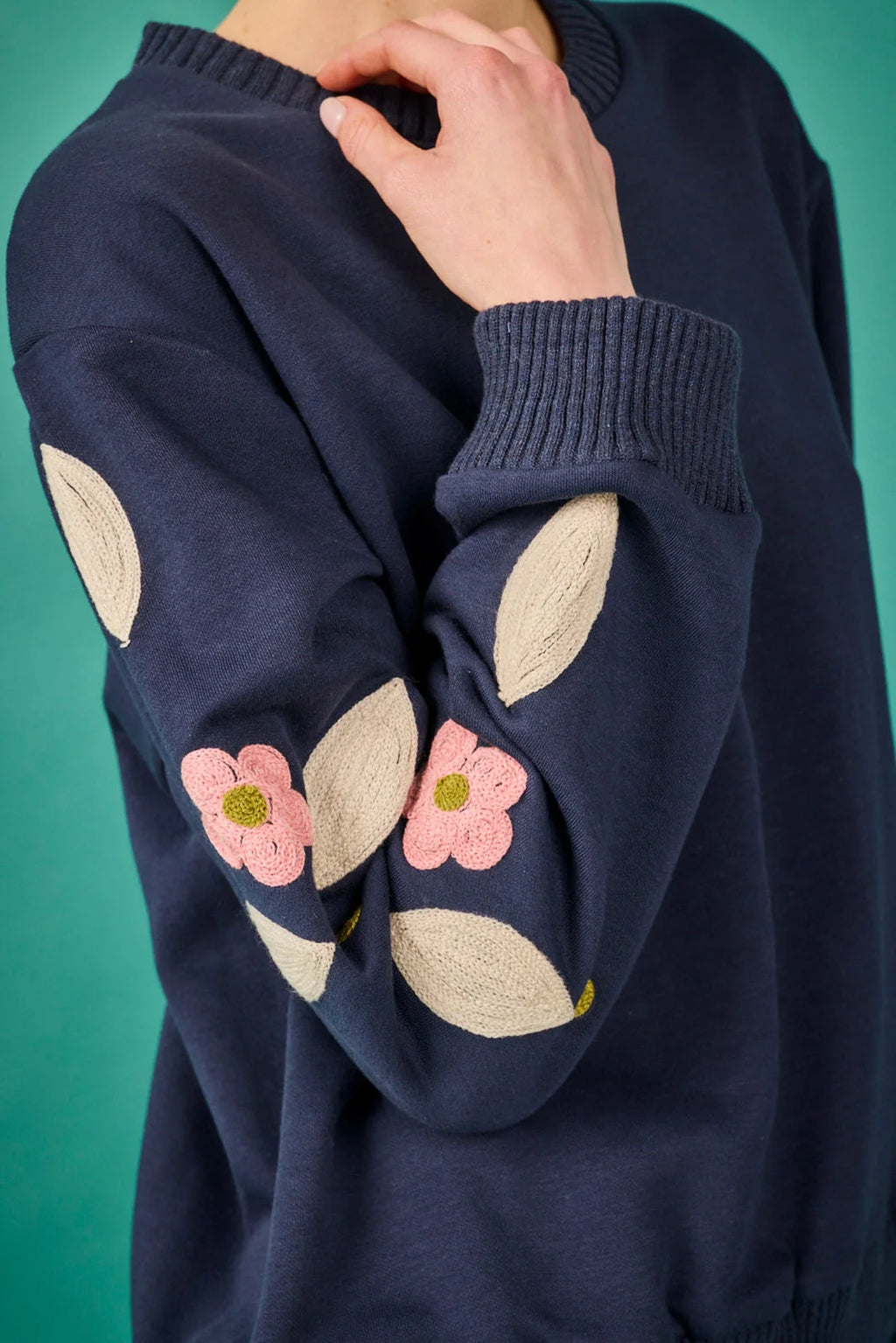 Sudadera marino de algodón con mangas estampadas