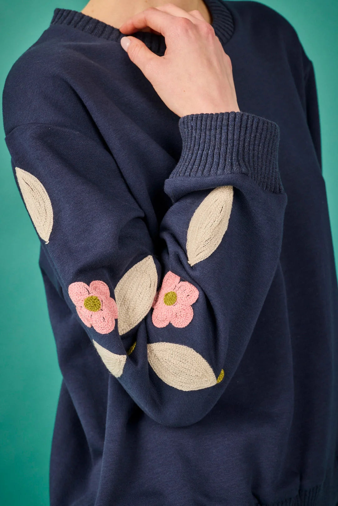 Sudadera marino de algodón con mangas estampadas