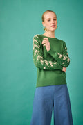 Jersey verde con bordado floral en las mangas