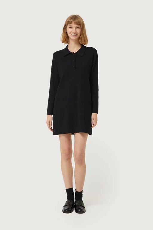 Vestido_corto_con_cuello_polo_negro