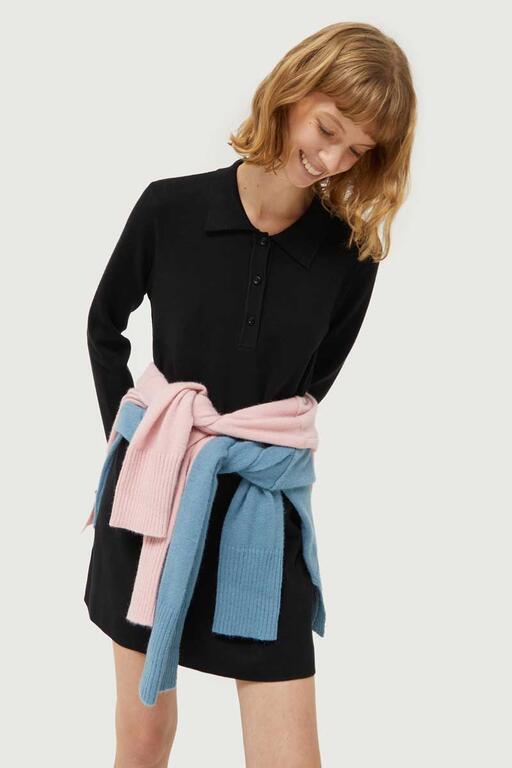 Vestido_corto_con_cuello_polo_negro