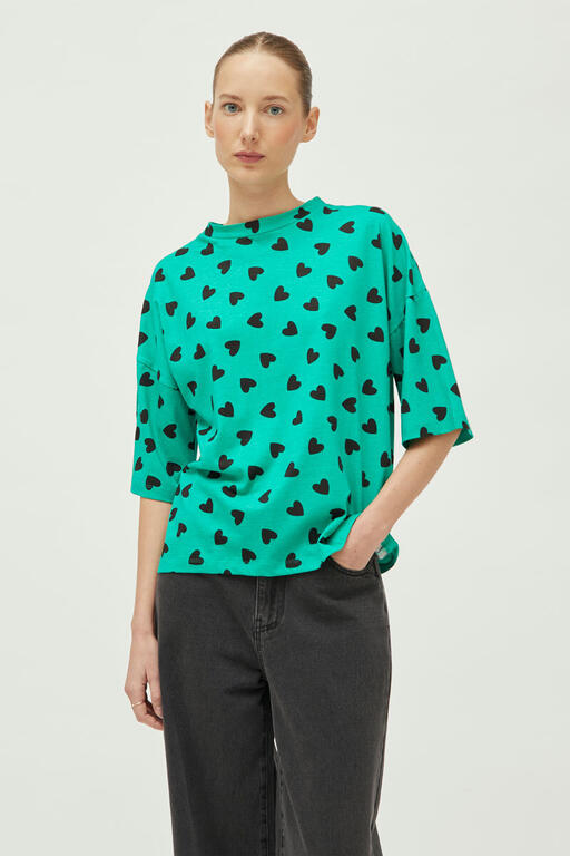 camiseta-corazones-negros-Compañía Fantástica