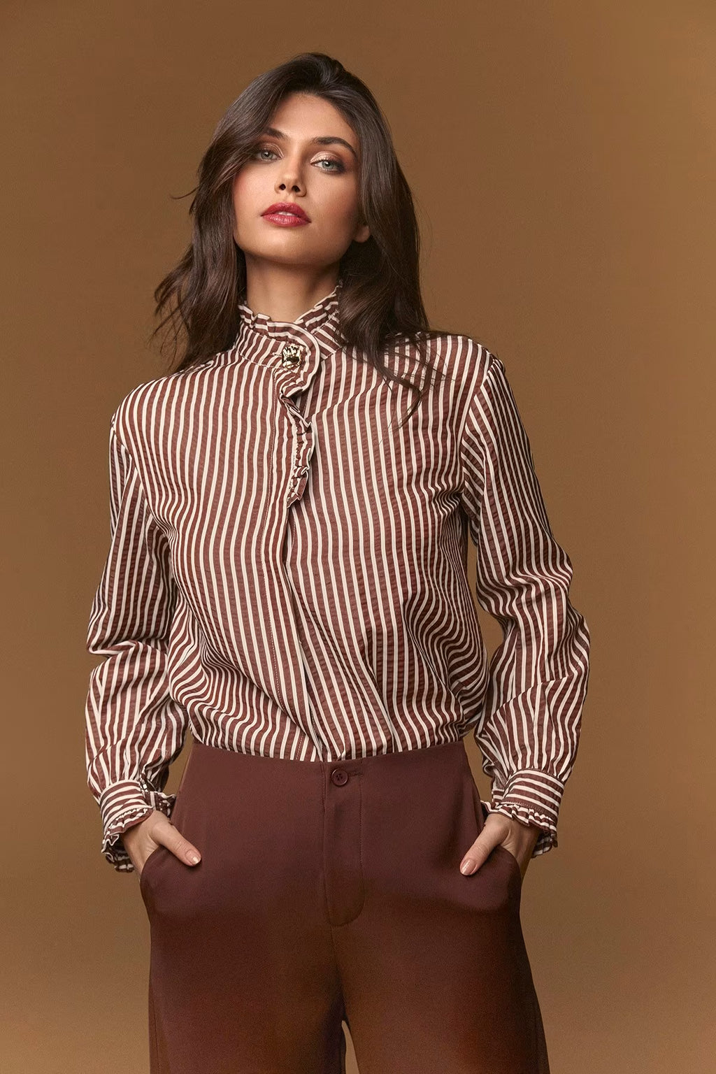 LINES TOP | Camisa de rayas marrón y blanca de Minueto