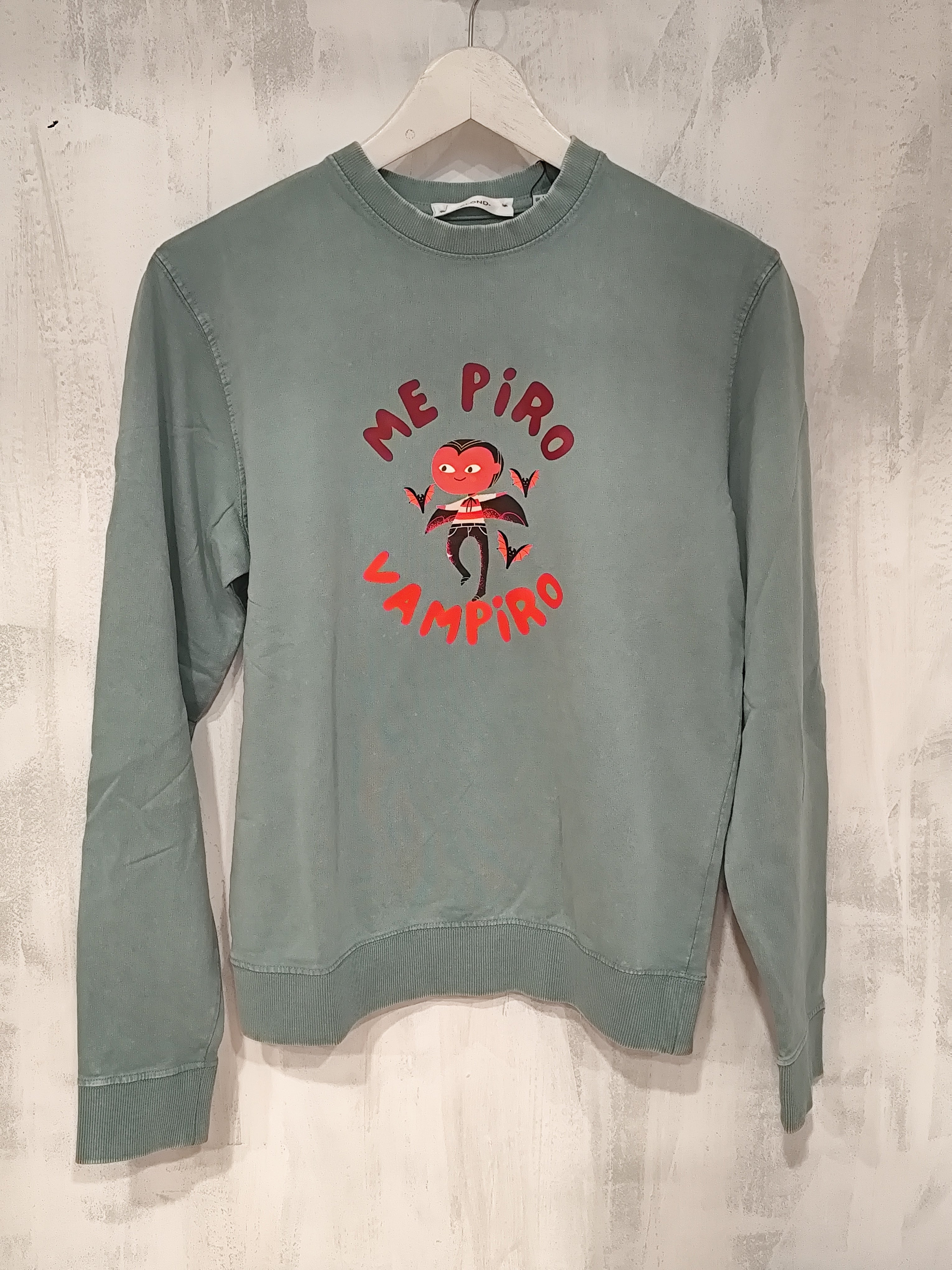 Sudadera Me Piro Vampiro Verde Lavado