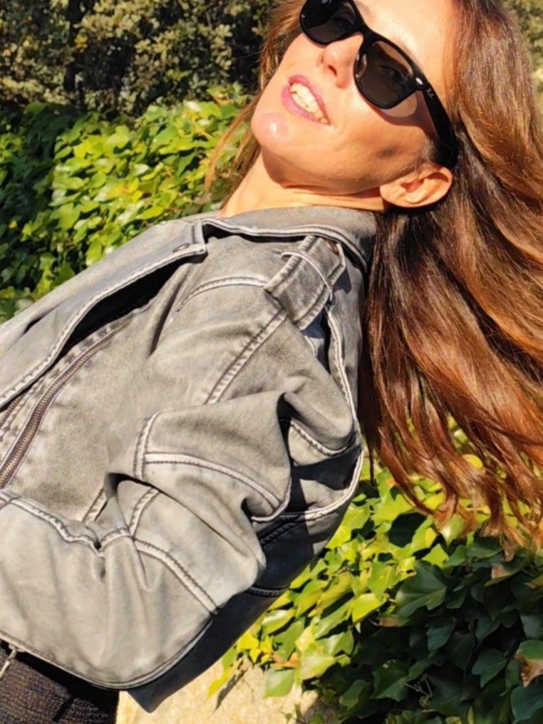 Cazadora biker gris